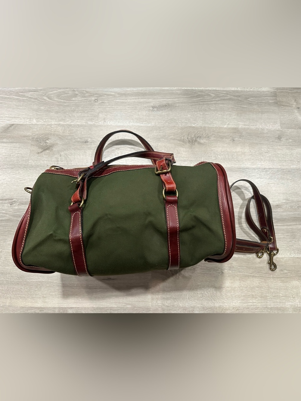 BG32 NWT Holland Sport Leather & Canvas Duffle Bag Safari Green 16” Length